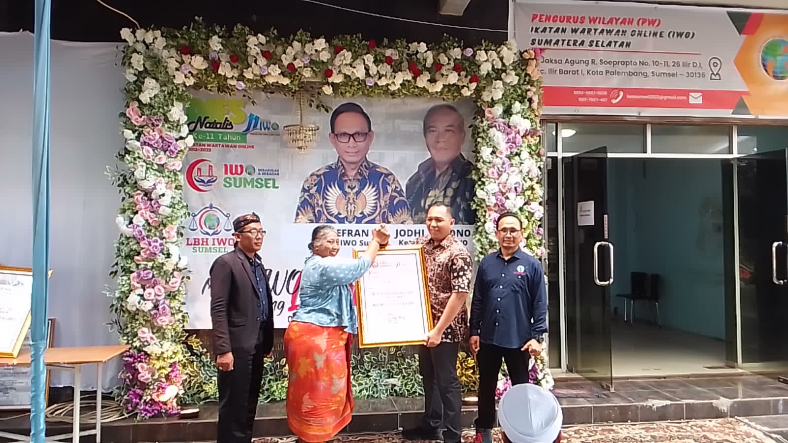 Bupati PALI Dr. Ir. H. Heri Amalindo.M.M. Penghargaan Adi Midya Pers Mitra, IWO SUMSEL.