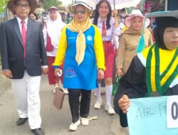 Kemeriahan Yang Dilakukan Peserta Karnaval Untuk Memeriahkan HUT RI Ke-78