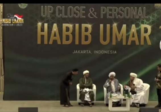 Pa'ang Vokalis Band Wali Minta Sayyidi Habib Umar bin Hafidz Datang Setiap Hari Kesini, Habib Hanya Tersenyum Mendengar Pertanyaan Band Wali