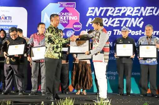 RSUD Kabupatan Bekasi dan dua OPD mendapatkan Penghargaan Public Sevices Award Of The Year Jawa Barat 2023