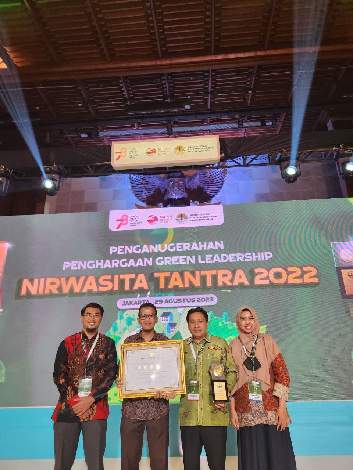 H.M.BN Holik Qodratulloh, SE., Terima Anugerah Nirwasita Tantra Green Leadership dari KLHK RI
