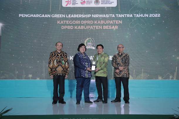 H.M.BN Holik Qodratulloh, SE., Terima Anugerah Nirwasita Tantra Green Leadership dari KLHK RI