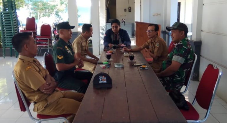 Menyambut HUT RI Ke-78, Babinsa Prajekan Ajak Seluruh Elemen Saling Membantu