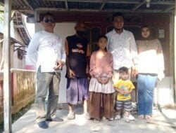H. Fauzi Bantu Sembako dan Peralatan Sekolah