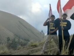 Tim NKI Kibarkan Bendera Merah Putih di Puncak Kawah Wurung