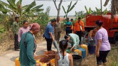 BPBD Distribusikan Air Bersih untuk Desa yang Alami Kekeringan di Bojongmangu