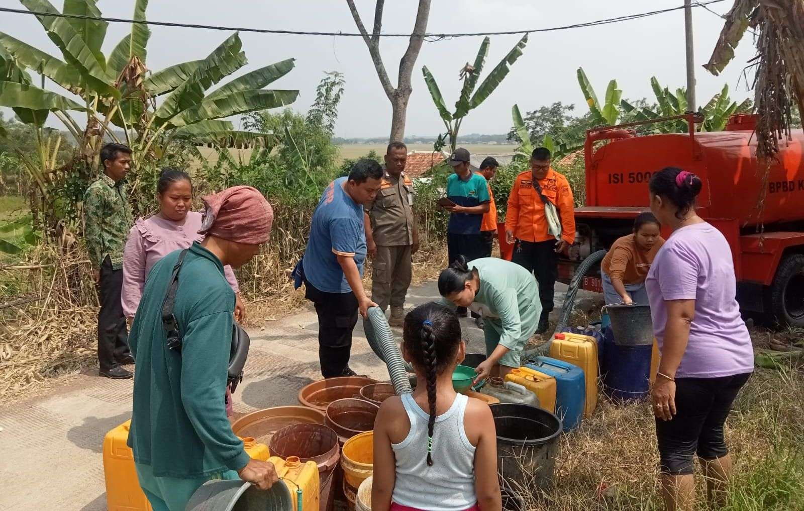 BPBD Distribusikan Air Bersih untuk Desa yang Alami Kekeringan di Bojongmangu