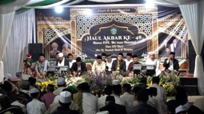 Pj Bupati Bekasi Dani Ramdan Hadiri Haul Akbar KH. Raden Nawawi Ke-48