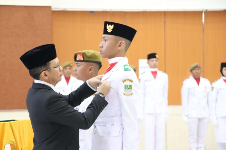 Siap Kibarkan Merah Putih, Pj Bupati Bekasi ” Paskibraka Inspirasi Generasi Muda “