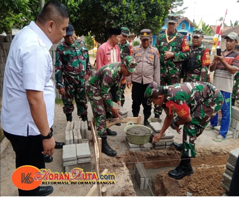 Dandim 0412 Lampura Letkol Inf Heri Eko Prabowo Menghadiri Peletakan Batu Pertama Rumah Tidak Layak Huni (RTLH)