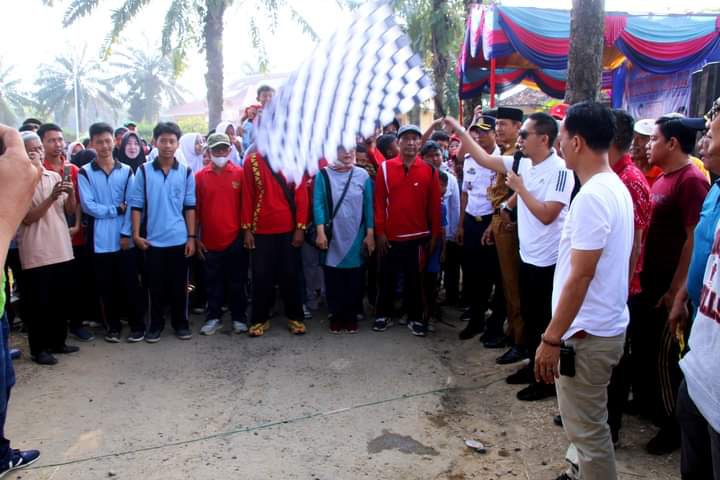 Dalam Rangka Menyambut HUT RI YG KE-78 Ardian Saputra Ajak Masyarakat Jalan Sehat