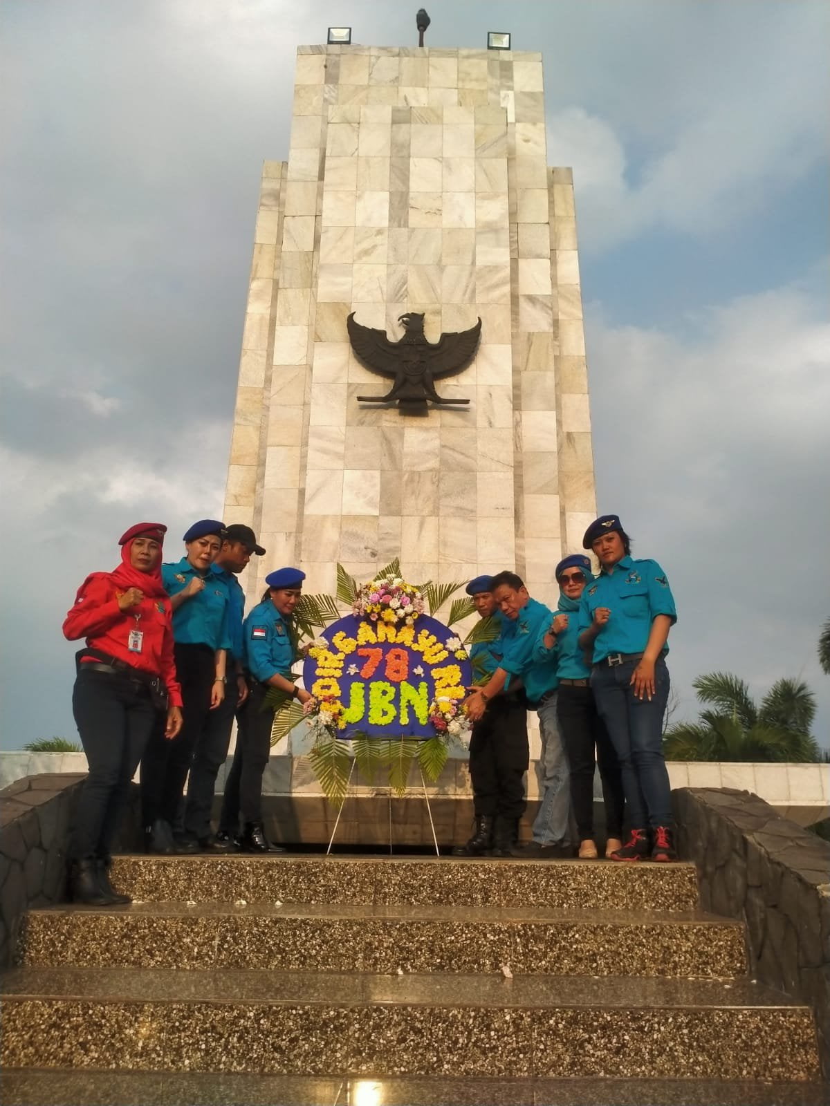 Ormas Jagat Buana Nusantara,Giat Tabur Bunga di Taman Makam Pahlawan Tanjung Karang*