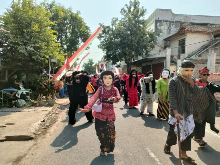 Kemeriahan Kirab Budaya Kelurahan Pandean Kecamatan Mejayan Kabupaten Madiun Dalam Rangka Bersih Desa