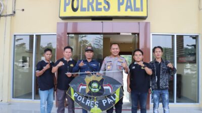 Kapolres Lepas Awak Media Mitra Humas Polres PALI Mengikuti PORPROV Layangan Sawangan Di Palembang