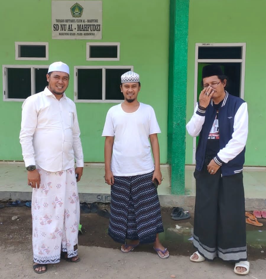 H Fauzi Bantu Masjid Baiturrahim Ramban Kulon 100 Sak Semen   