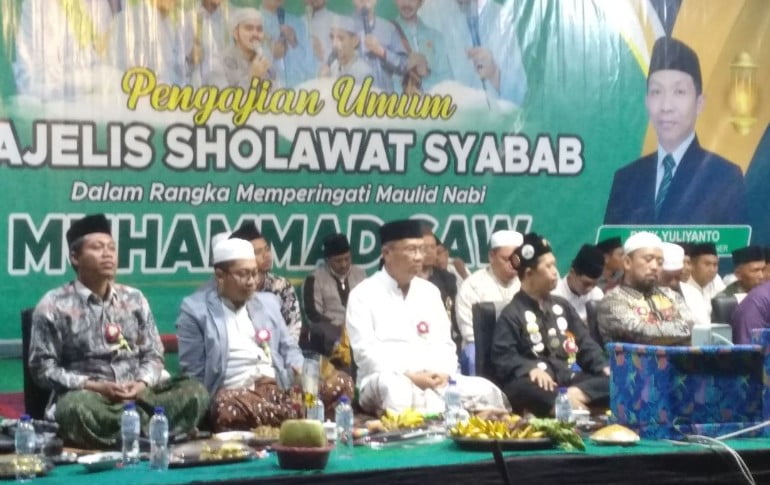 Ribuan Masyarakat Pecinta Sholawat Syabab Padati Lapangan Desa Kladi