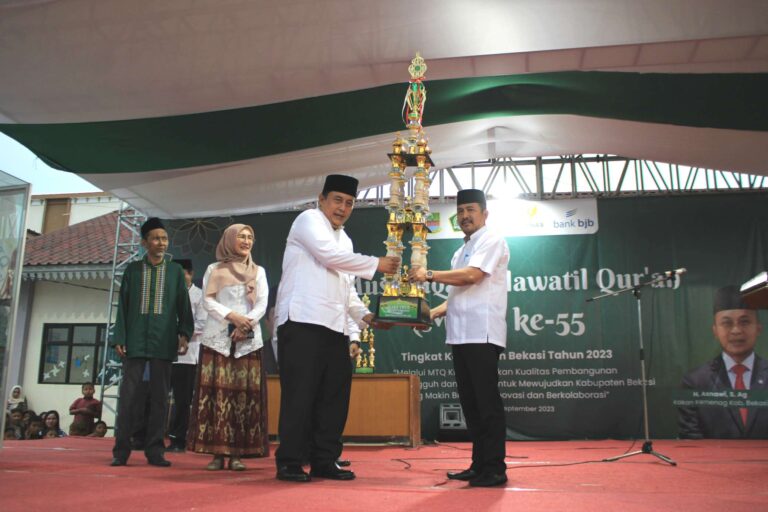 Cikarang Barat Boyong Trophy Juara Umum MTQ ke-55 Tingkat Kabupaten Bekasi