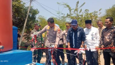 Polres Metro Bekasi Bersama PDAM Tirta Bhagasasi Resmikan Bantuan Sarana Penampungan Air Bersih di Desa Medalkrisna