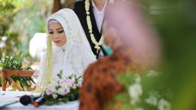 Tanya Jawab Fiqih; Hukum Menjamak Shalat bagi Pengantin