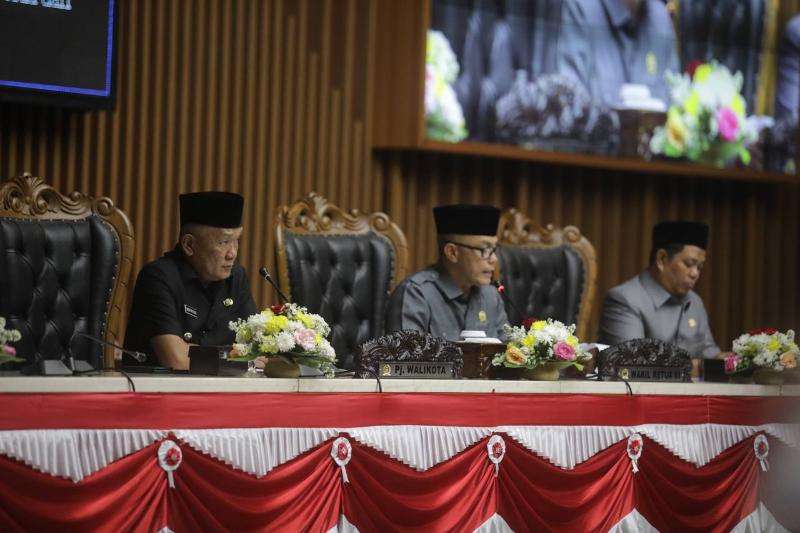 Rapat Paripurna DPRD, Pj Wali Kota Sampaikan Jawaban Pandangan Umum Fraksi terhadap Lima Raperda