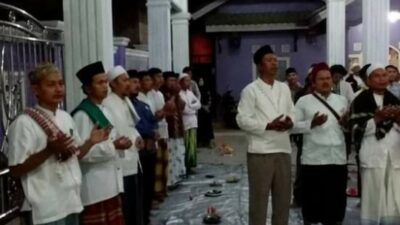 Saat Mahallul Qiyam Maulid Tidak Berdiri, Apakah Berdosa?