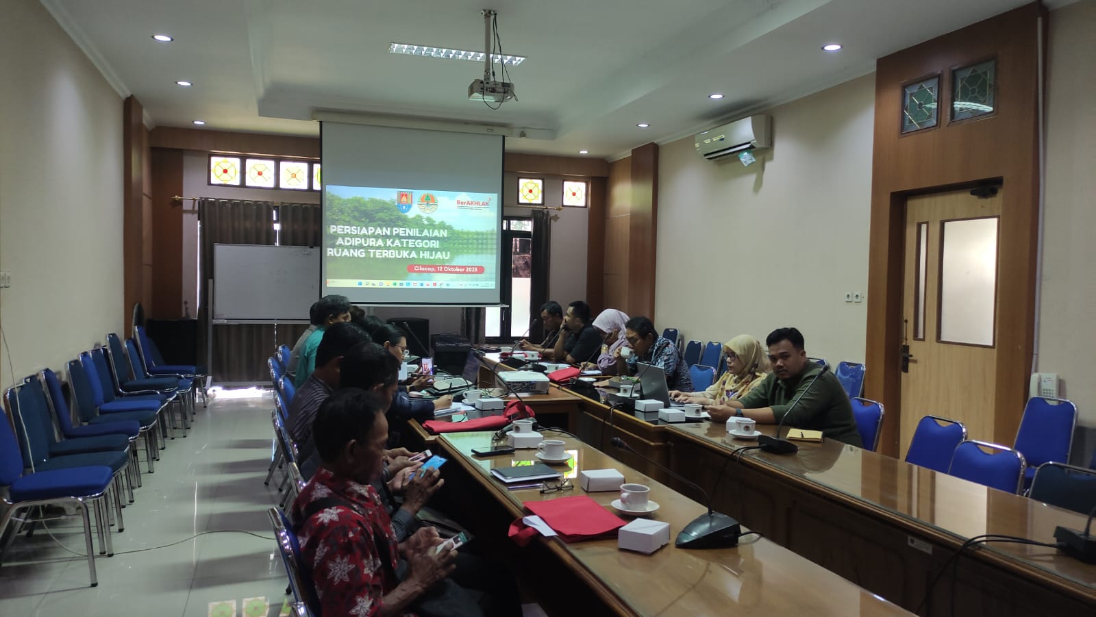 DLH Cilacap Mengajak LindungiHutan Ikut Rapat Koordinasi Penilaian Adipura 2023