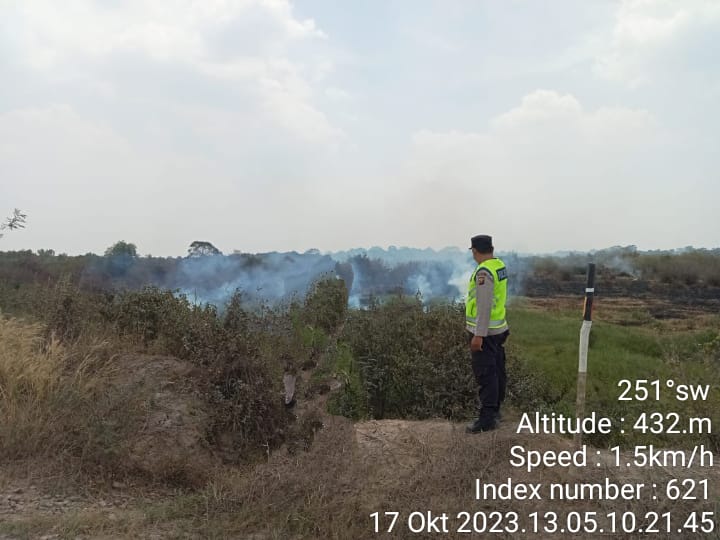 Polsek Penukal Abab IPTU Arzuan SH, Melakukan GrouncheckTitik Hotspot Karhutla di Desa Prambatan