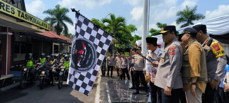 Hadir Ditengah Masyarakat Tasikmalaya, KaOps NCS Mabes Polri Salurkan 1.500 Paket Sembako