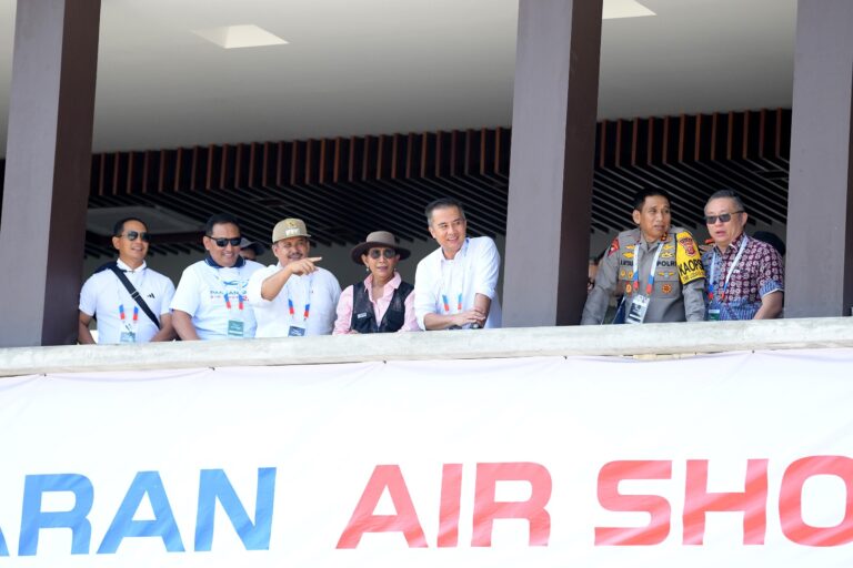 Apresiasi Pangandaran Air Show 2023, Bey Machmudin: Memasyarakatkan Dunia Dirgantara