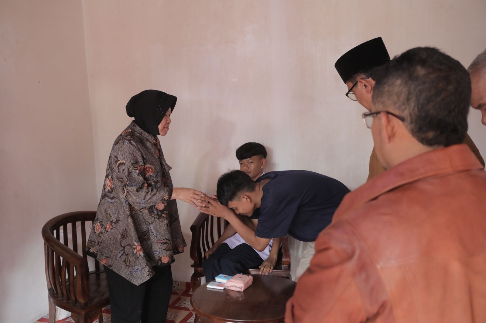 Mensos RI Hadir Ditengah Keluarga ODGJ Dengan Berikan Dukungan Penuh Salurkan Bantuan