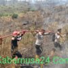 Hutan dan Lahan Desa Sungai Baung Terbakar Polisi dan Tim Gabungan Berjibaku Padamkan Api