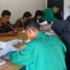 Mahasiswa KKN Unimal melakukan pendataan Kartu Tani : Pupuk Bersubsidi