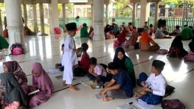 KKN-PPM 004 Membantu Pengajian di Gampong Meunasah