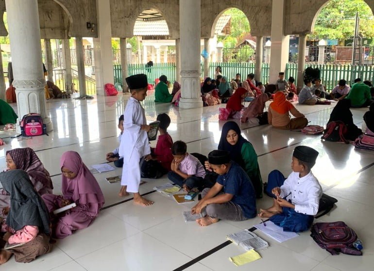 KKN-PPM 004 Membantu Pengajian di Gampong Meunasah