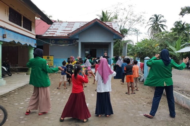 Mahasiswa KKN K 129 Desa Meunasah Buket Membuat Kegiatan Senam Pagi