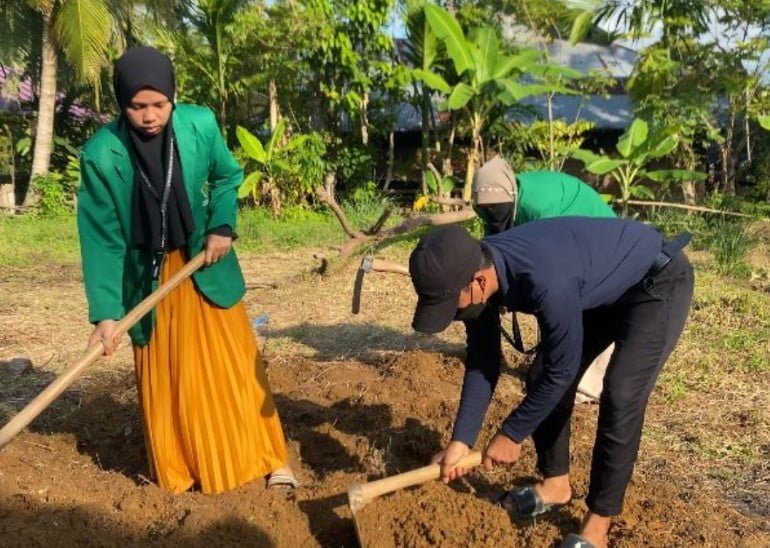 Komitmen Dengan Kesehatan, KKN 11 Buatkan Taman Herbal Untuk Masyarakat Gampong Teupin Banja.