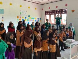 Memperingati Hari Sumpah Pemuda, Mahasiswa Memperingati Hari Sumpah Pemuda, Mahasiswa KKN PPM Kelompok 162 Ajak Nonton Bersama Siswa Sd Negeri 06 Gampong Ajak Nonton Bersama Siswa Sd Negeri 06 Gampong