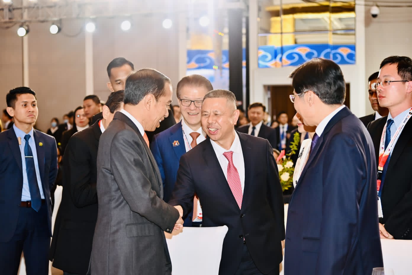 Sinar Mas, Trina Solar Co. Ltd., PT Agra Surya Energy dan PT PLN (Persero) dalam Forum Bisnis Indonesia-Republik Rakyat China di China World Hotel, Beijing, Senin (16/10/2023)