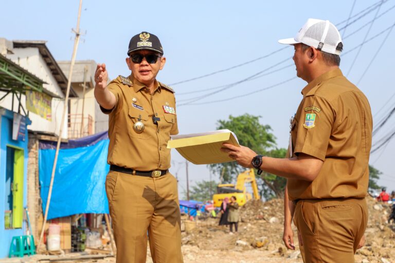 Pj.Bupati Bekasi Tinjau Proses Pembangunan Ruas Jalan Kalimalang Tegal Danas sampai Karawang masih Terdapat Bangli