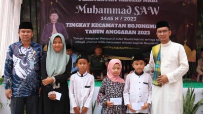 Peringatan Maulid Nabi, Camat Bojongmangu Berikan Apresiasi Putra dan Putri Terbaik dari Madrasah 