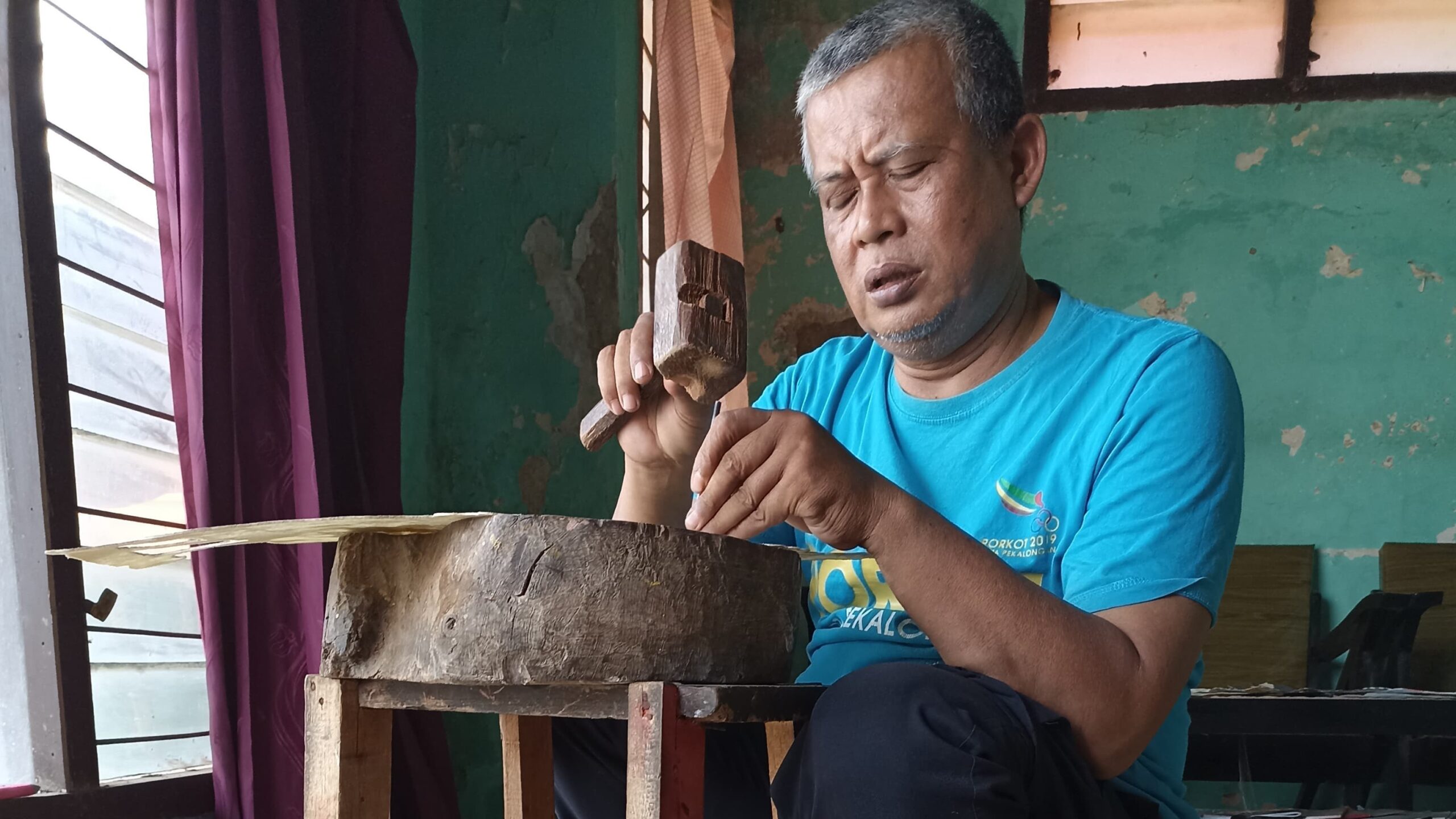 Dibalik Sabuk Hitam Karate DAN IV, Ternyata Kusnan Sang Ahli Pengrajin Wayang Kulit