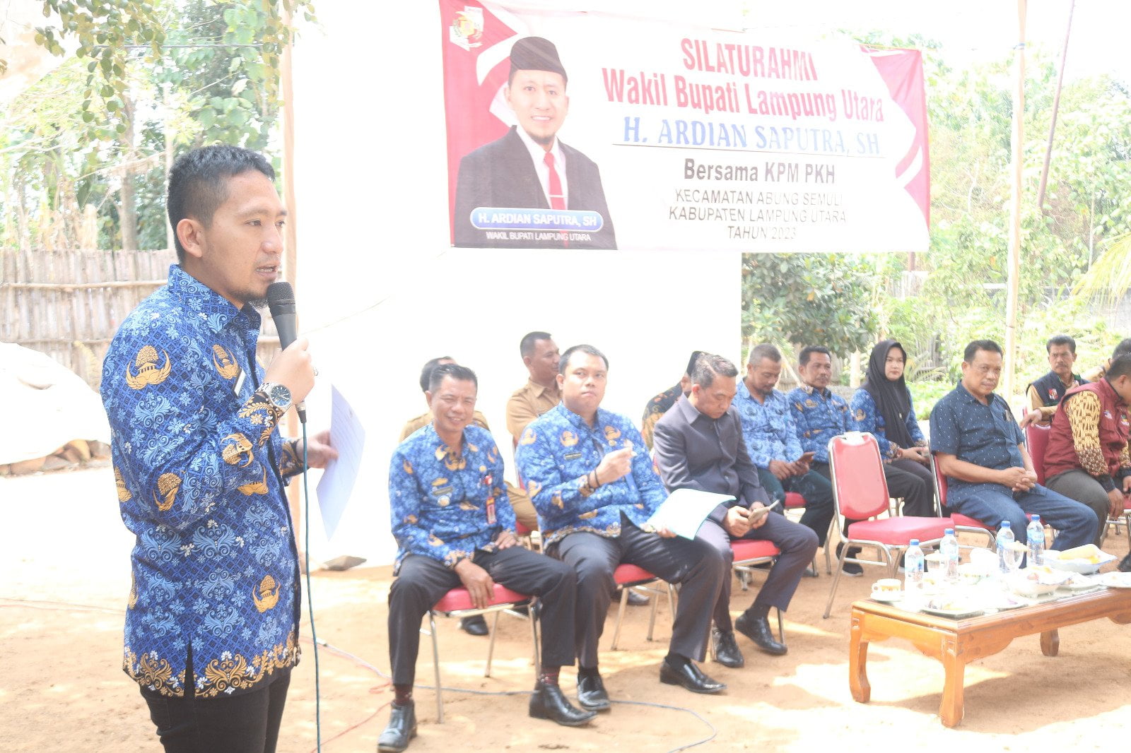 Wabup Lampung Utara Hadiri Sunatan Massal dan Silahturahmi Dengan KPM PKH, TSK dan Oprator SIKS NG di Abung Semuli