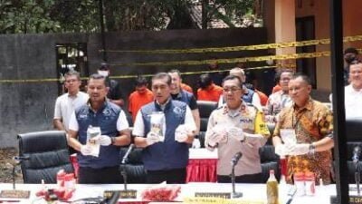 Pabrik Kripik Pisang Berbahan Narkotik-Happy Water digerebek Bareskrim Polri dan Polda Yogyakarta