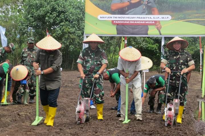 Kasdam IM Hadiri Kegiatan Kick Off Ketahanan Pangan Nasional TA 2023 Dan Tanam Perdana Tahap 2 Program IM Jagong.