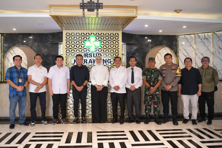 Bey Machmudin Tinjau Alun-alun Karawang Hasil Revitalisasi