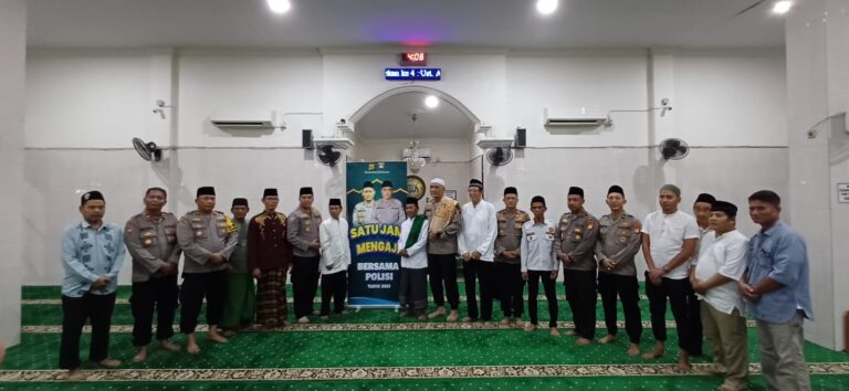 Bersama Tokoh Agama, Ditbinmas PMJ Laksanakan Program “Satu Jam Mengaji Bersama Polisi” di Masjid Al Jihad