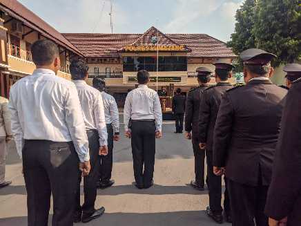 Polres Lumajang Gelar Upacara untuk Memperingati Hari Pahlawan