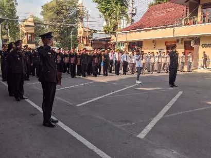 Polres Lumajang Gelar Upacara untuk Memperingati Hari Pahlawan