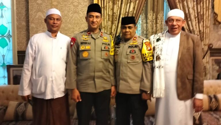 Hadir Di Ponpes Zaadul Muslim, Brigjen Pol Suyudi Ario Seto Membaur Dengan Tokoh Agama