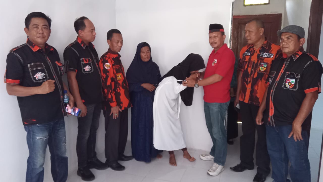 TIM Bedah Rumah MPC PP Kabupaten Bekasi Selesai Perbaiki Rumah Yatim di Muaragembong